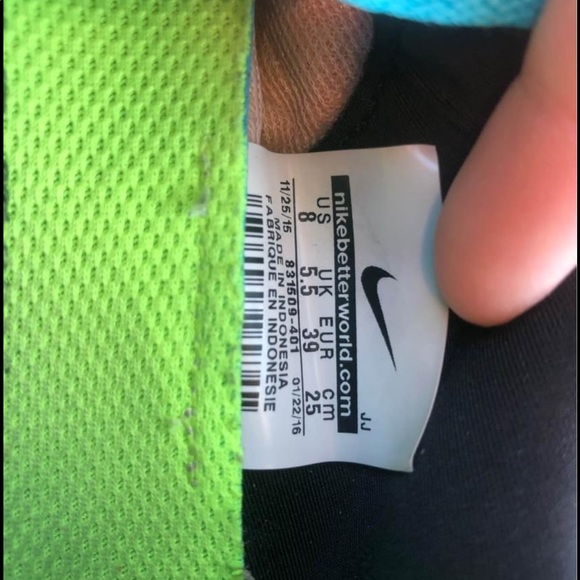 Nike shoes - Picture 4 of 4